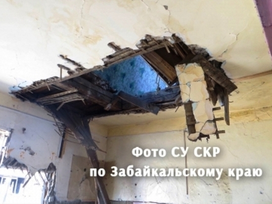 Пострадавший от падения потолка в Чернышевске ребенок остается в больнице