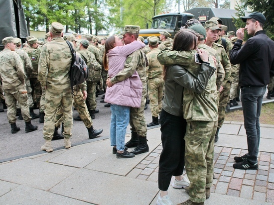 Сотрудники Росгвардии вернулись в Ленобласть с Украины
