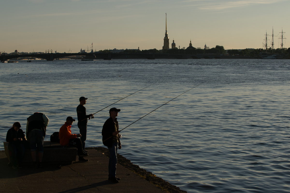 Новости с водоемов спб. Питерская река. Чистые пруды СПБ. Санкт-Петербург с воды. Канал Санкт Петербург театр на Неве.