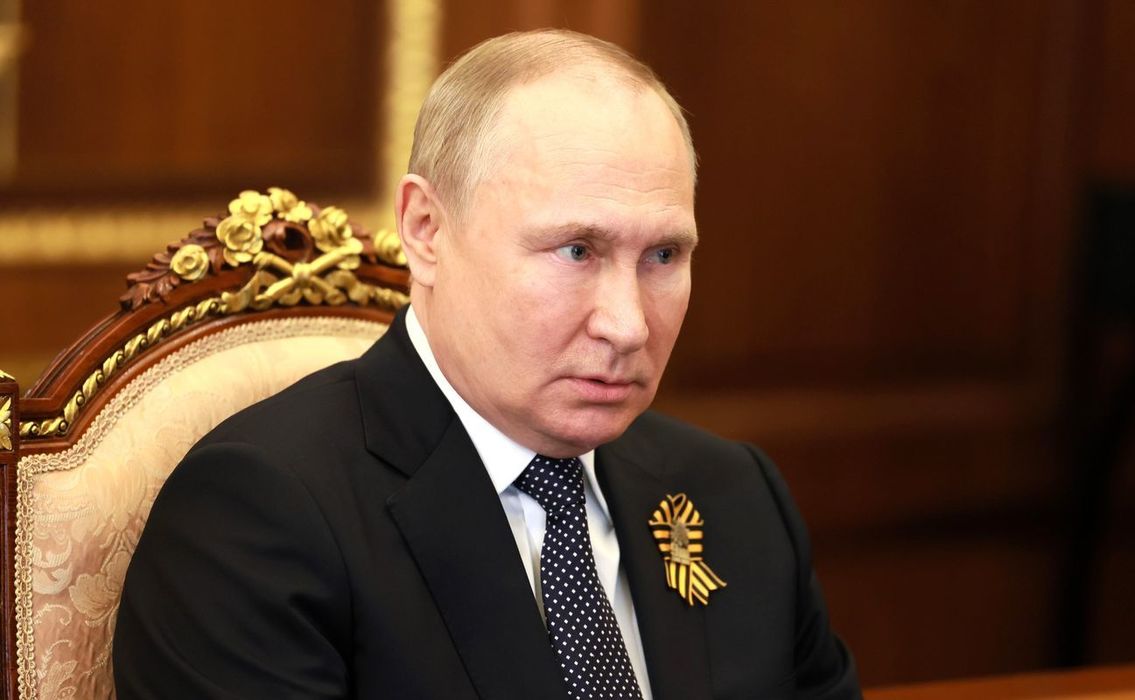 "Болезнь Путина": недавние фото президента показали правду