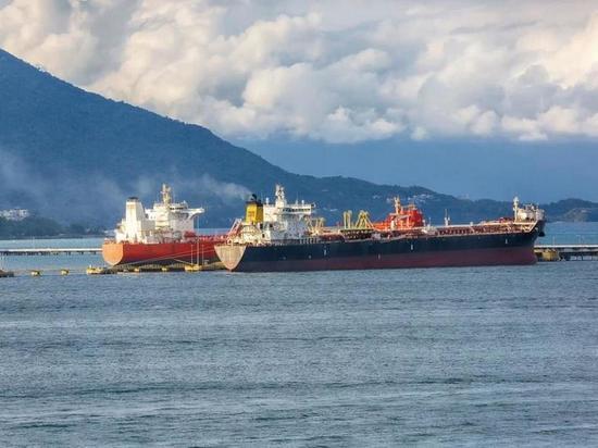 Власти Ирана угрожают арестовать все греческие танкеры в Персидском заливе