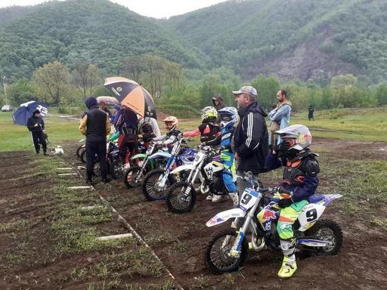 Чемпионат Приморья по мотокроссу стартовал в Дальнегорске