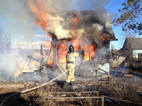 2 соседних жилых дома горели в селе Тегульдет