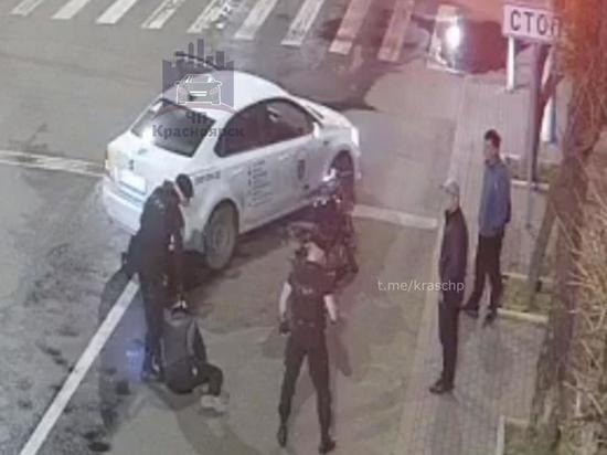Сотрудники ЧОП в Красноярске избили пьяного мотоциклиста и его пассажиров