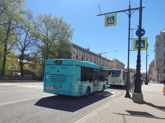 Еще 20 новых автобусов на газомоторном топливе прибудут в Петербург