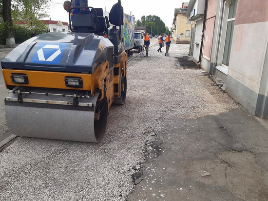 На улице Димитрова в Брянске скоро уложат верхний слой на тротуарах