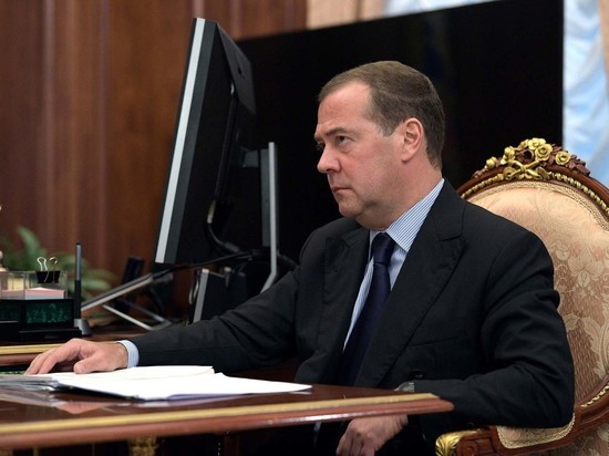Медведев заявил, что Запад ненавидит Россию и русских, а не Путина