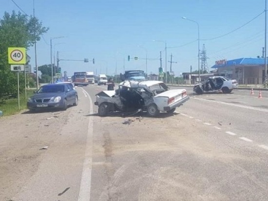 В ДТП на трассе в Крымском районе Кубани погиб один человек и пятеро пострадали