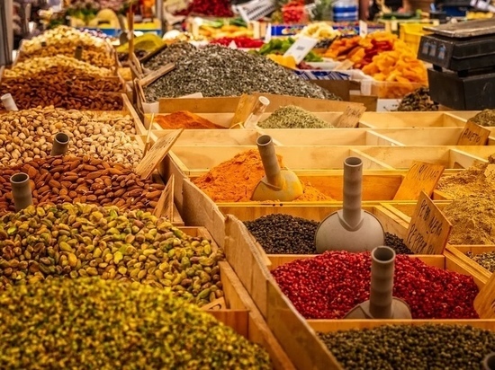 Идея закрытия продуктовых на выходные пришлась россиянам не по душе