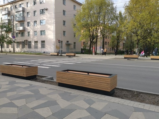 Почти 30 деревянных кашпо поставят на улицах Вологды