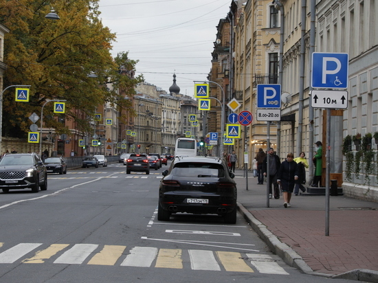 Комтранс уточнил адреса платных парковок в Петербурге