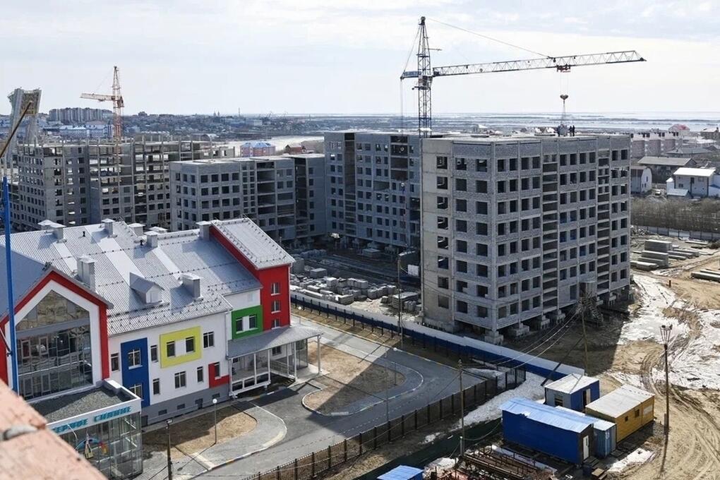 Застройщики ямала. Новый уренгой славянский микрорайон школа. Застройка салехарда. Застройщики ямала. С днем застройщика.