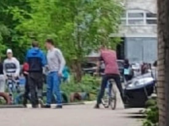 На улице Тимакова Рязани двое мужчин напали на мальчиков