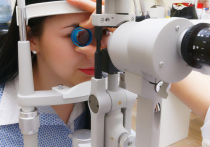 Можно ли оперировать катаракту летом, бывает ли она только у стариков и больно ли во время операции - на эти вопросы пациентов ответила в пресс-центре МК кандидат медицинских наук, заведующий отделением офтальмологии «Открытой клиники» Анна Семакина