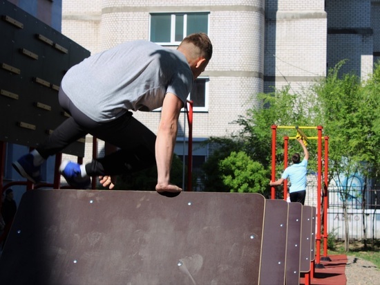 Спортплощадку возле педколледжа открыли в День защиты детей в Чите