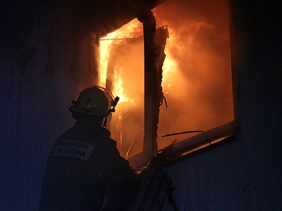 В Ивановской области большой частный дом сгорел дотла