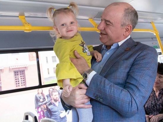 Рашид Темрезов поздравил с Днём защиты детей юных жителей КЧР
