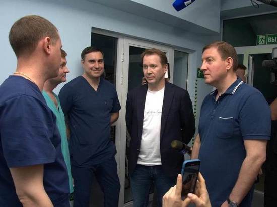 Российский актер посетил в Донецке семью погибшей девочки