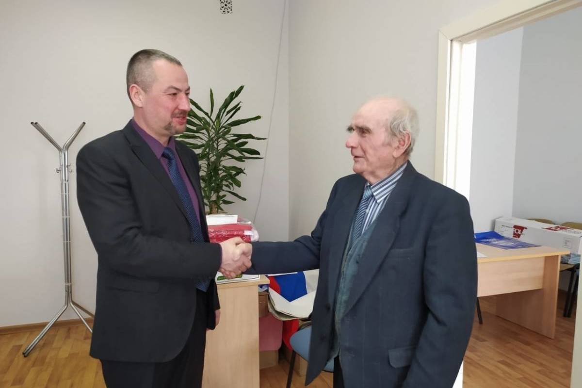 Максим Черствов поздравил с днем рождения одного из старейших членов Партии