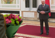 Во вторник президент Белоруссии Александр Лукашенко заинтриговал сограждан, устроив награждение неких сотрудников КГБ — за успешное проведение спецоперации на территории Украины
