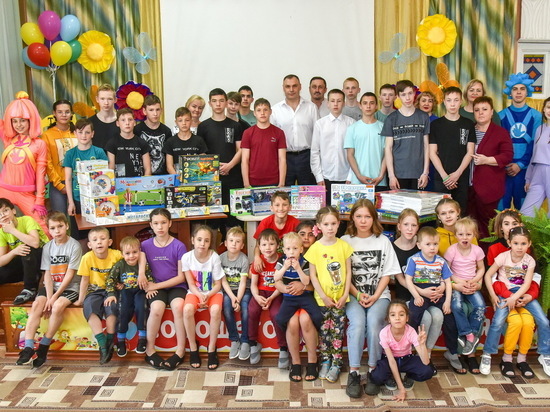В День защиты детей временно исполняющий обязанности Главы Марий Эл Юрий Зайцев посетил Люльпанский детский дом.