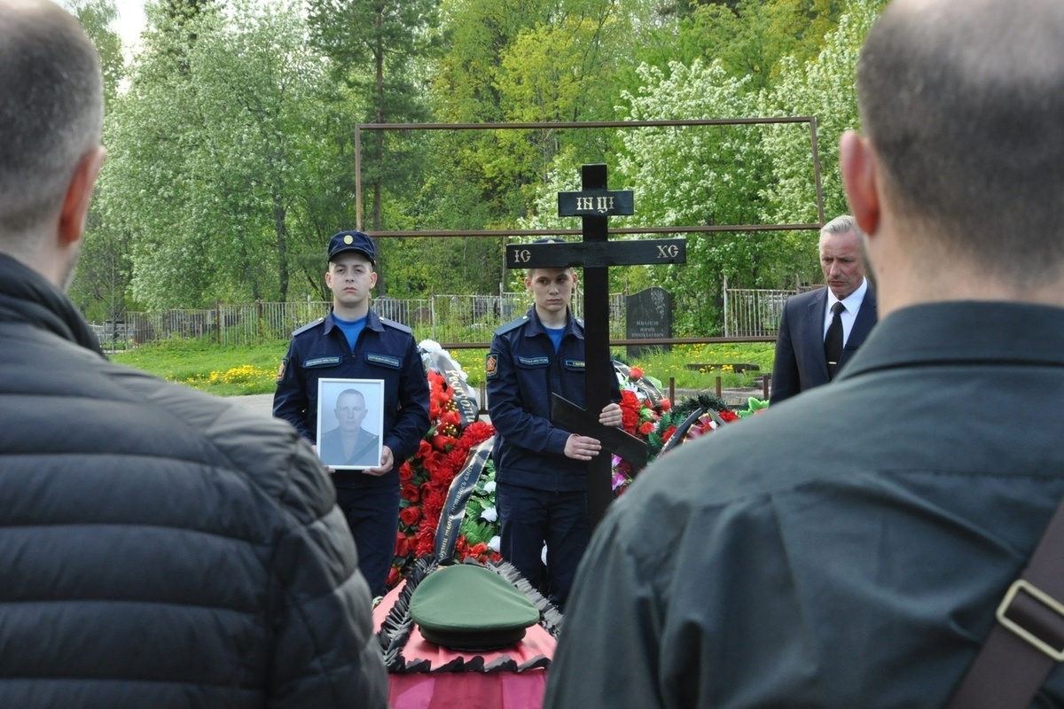 Обстановка на фронте сегодня последние новости подоляка. Могилы погибших на Донбассе. Кладбище в Карелии. Сулажгорское кладбище.