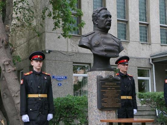 В Омске открыли памятник географу и путешественнику Михаилу Певцову