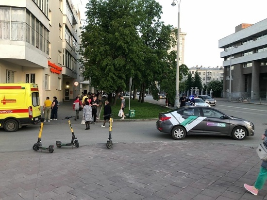 Двое детей на электросамокате пострадали в ДТП в Екатеринбурге