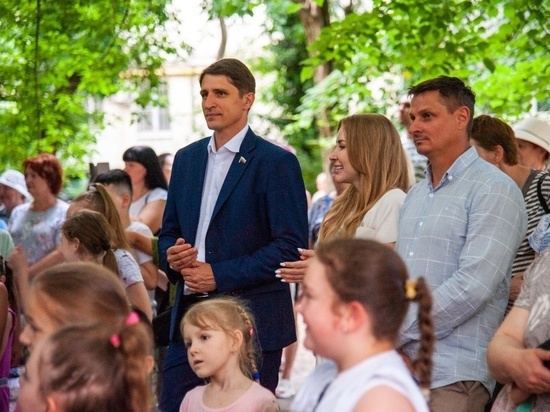 Депутат Гордумы Краснодара Андрей Арендаренко поздравил детей с 1 июня