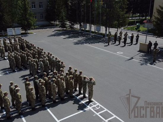 Пенза встретила торжественным парадом росгвардейцев, вернувшихся с Украины