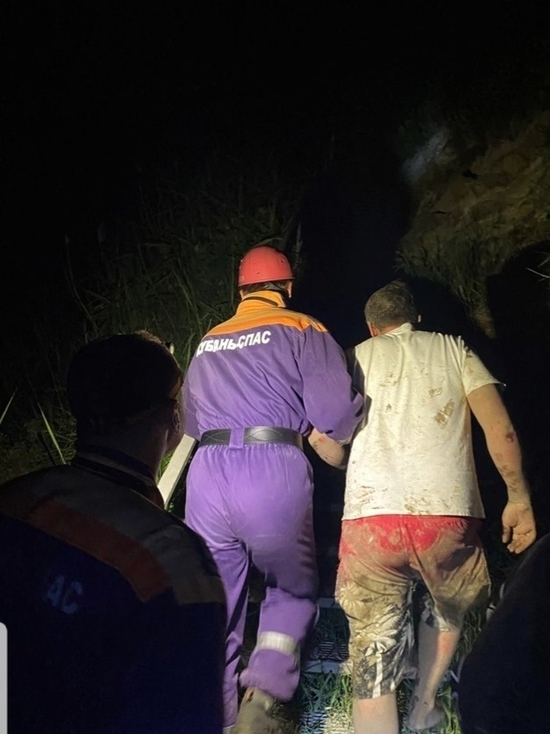В Анапе спасатели оказали помощь туристу, упавшему с обрыва