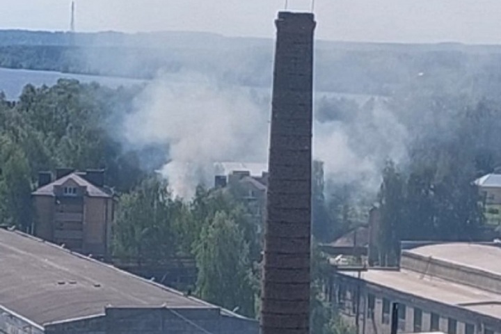 Костромское не-ЧП: огонь в частном доме в поселке Васильевском приняли за пожар в колонии