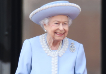 В Лондоне начался торжественный парад в честь 70-летнего юбилея пребывания на троне королевы Великобритании Елизаветы II