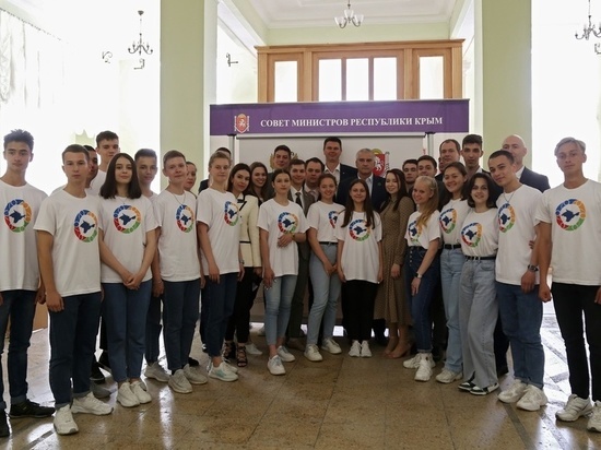 Аксенов встретился с представителями молодежных объединений Крыма