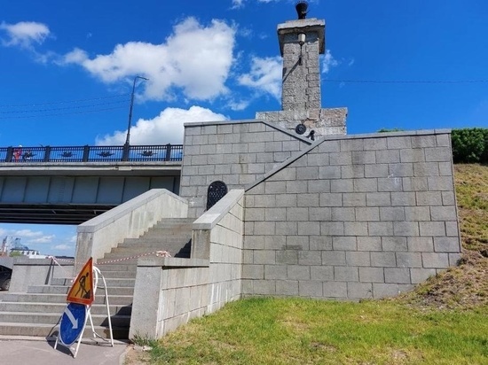 В Великом Новгороде отремонтируют мост Александра Невского и колонны на нем