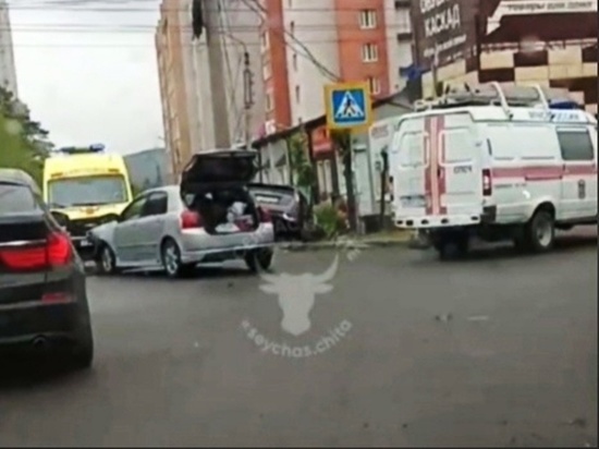 Трое человек пострадали в ДТП на перекрёстке Нечаева и Курнатовского в Чите