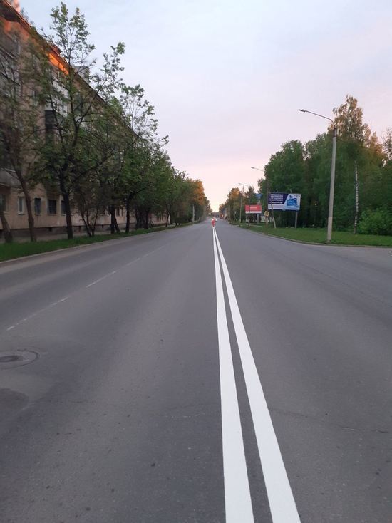На улицах Костромы дорожники продолжают обновлять дорожную разметку