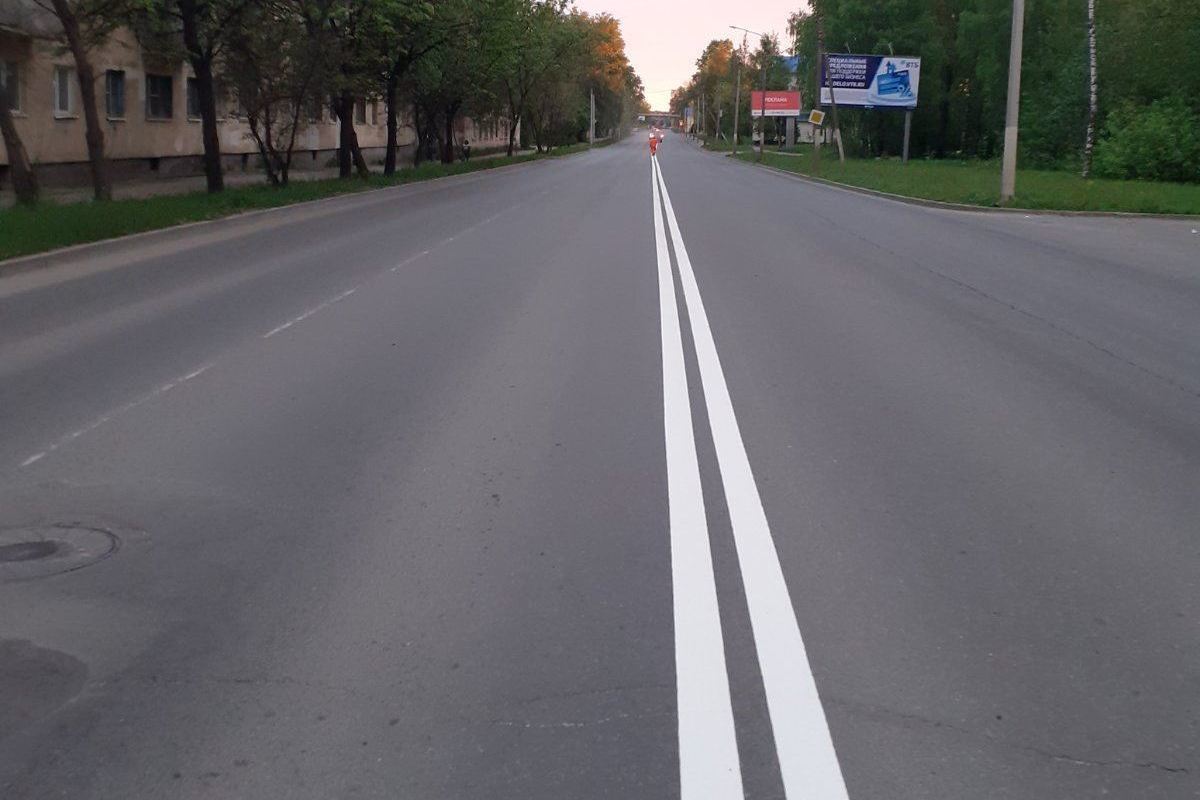 На улицах Костромы дорожники продолжают обновлять дорожную разметку