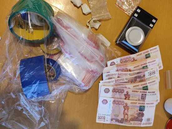 Женщину с крупной партией наркотиков задержали на Сахалине