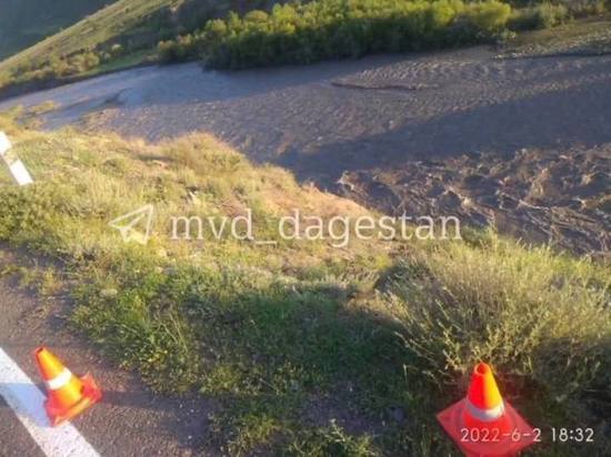 В Дагестане после падения автомобиля в реку нашли тело водителя
