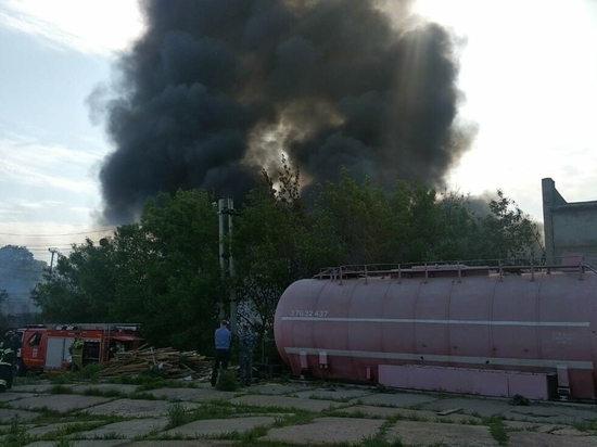 Полностью ликвидировали возгорание на складе в Набережных Челнах