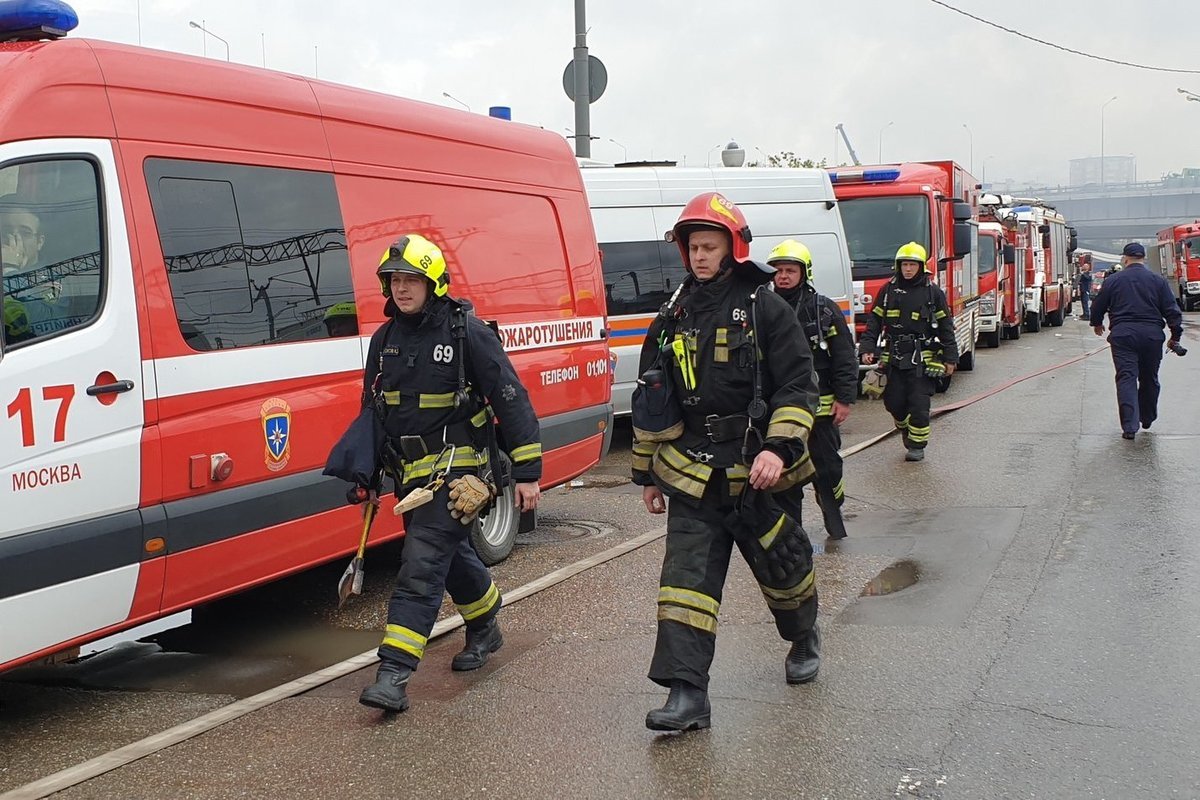 Начальника ГУ МЧС Москвы госпитализировали с места пожара в бизнес-центре -  МК