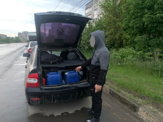 Трое рязанцев сливали бензин из машин на улице Кальной