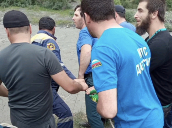 В Дагестане нашли тело пассажира машины, упавшей в реку