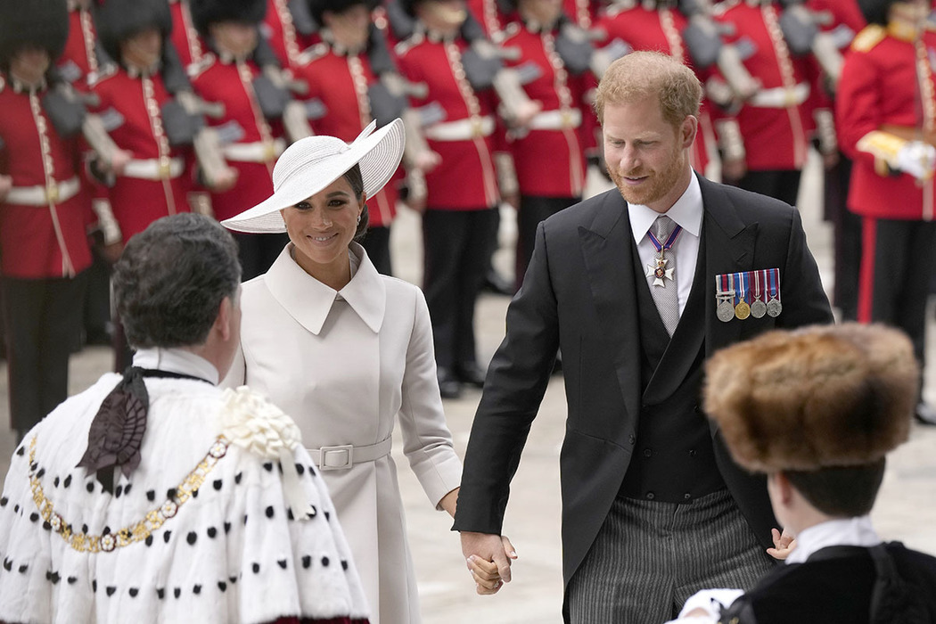 Появились фото сияющих принца Гарри и Меган Маркл на юбилее Елизаветы II