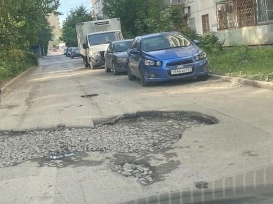 В Ростове после строительства ЖК дорога превратилась в полигон