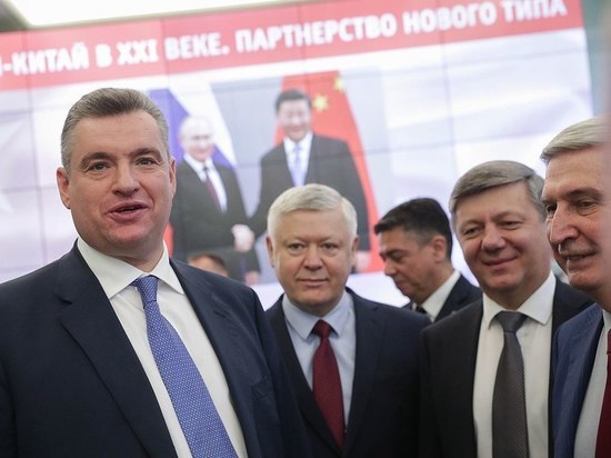 Лидер ЛДПР Слуцкий прокомментировал «жовто-блакитные» партийные цвета