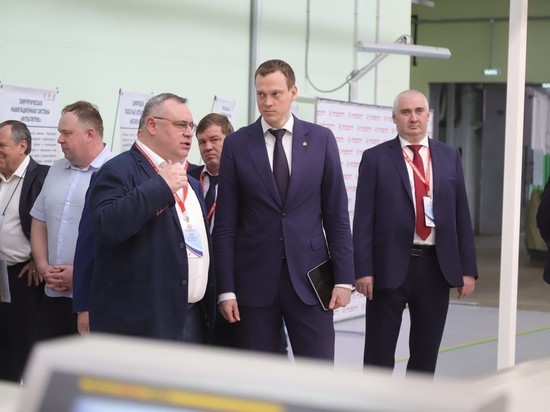 Павел Малков посетил завод «Красное знамя» в Рязани