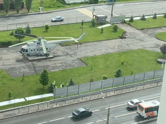 В Курске из-за ремонта парка «Патриот» перекрыли забором пешеходный переход от остановки «Метеостанция»