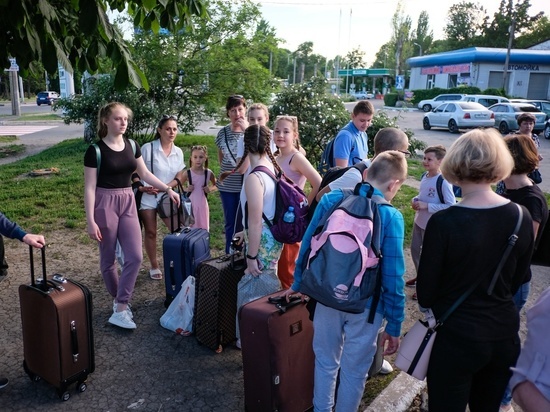 120 юных спортсменов из Донецка отправились на отдых в РФ